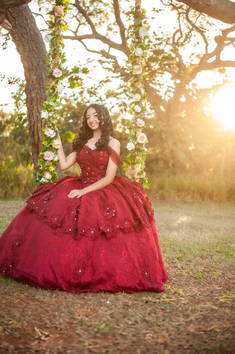 vestido vermelho  - ensaio de princesa -  debutante  15 anos - balanço florido '