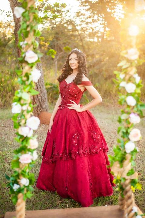 vestido vermelho  - ensaio de princesa -  debutante  15 anos - balanço florido '