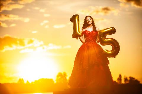vestido vermelho  - ensaio de princesa -  debutante  15 anos - erminda dom bosco  por do sol'