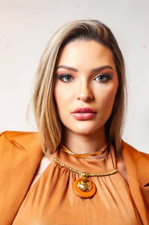 dani santos  esteticista  -  corporativo  - retrato profissional   - - Retrato feminino '