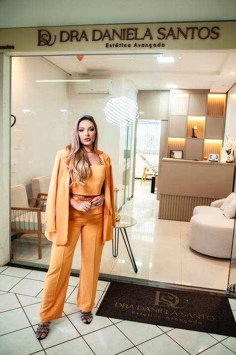 dani santos  esteticista  -  corporativo  - retrato profissional   - - Retrato feminino '