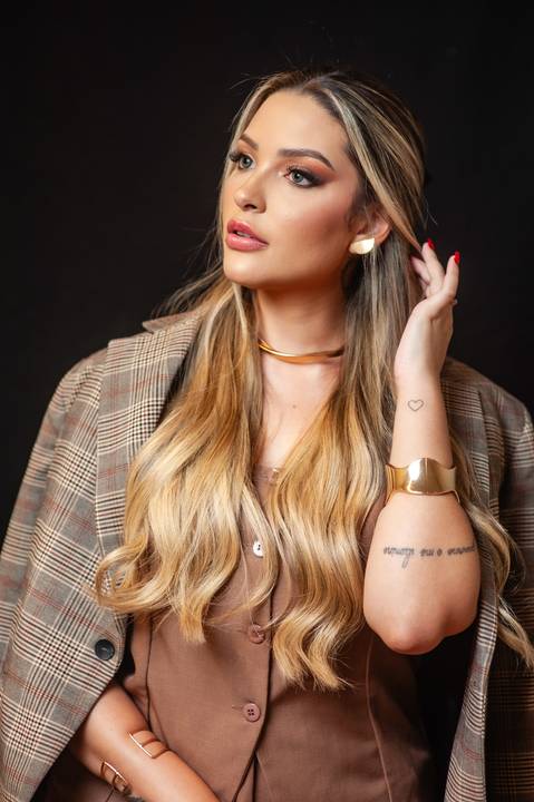 dani santos  esteticista  -  corporativo  - retrato profissional   - - Retrato feminino '