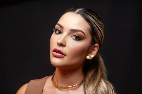 dani santos  esteticista  -  corporativo  - retrato profissional   - - Retrato feminino '