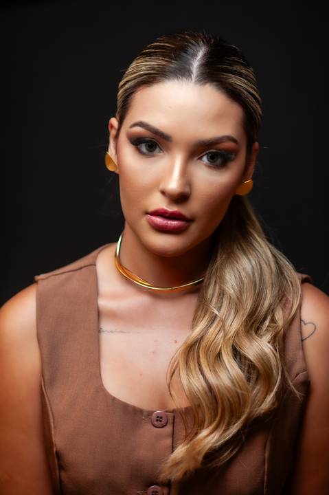 dani santos  esteticista  -  corporativo  - retrato profissional   - - Retrato feminino '