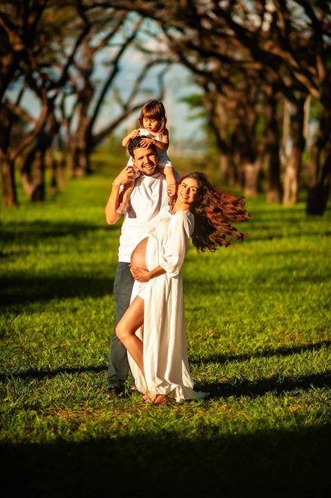 Ensaio de gestante - ensaio fotografico  de gestante  - vestido  brando para gestante '