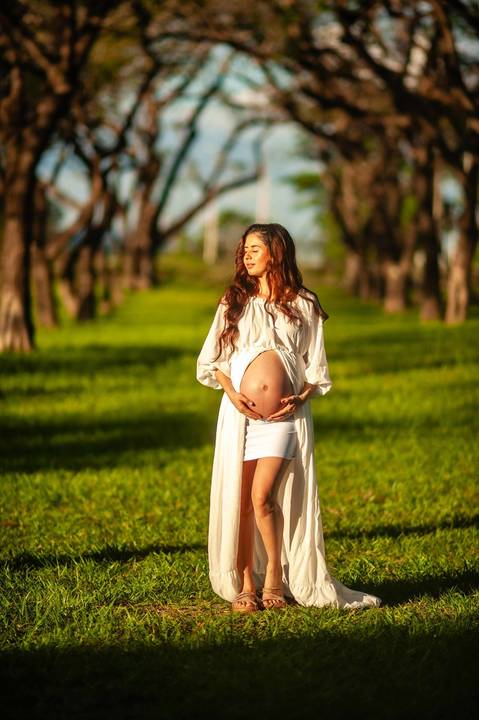 Ensaio de gestante - ensaio fotografico  de gestante  - vestido  brando para gestante '