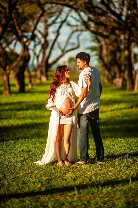 Ensaio de gestante - ensaio fotografico  de gestante  - vestido  brando para gestante '
