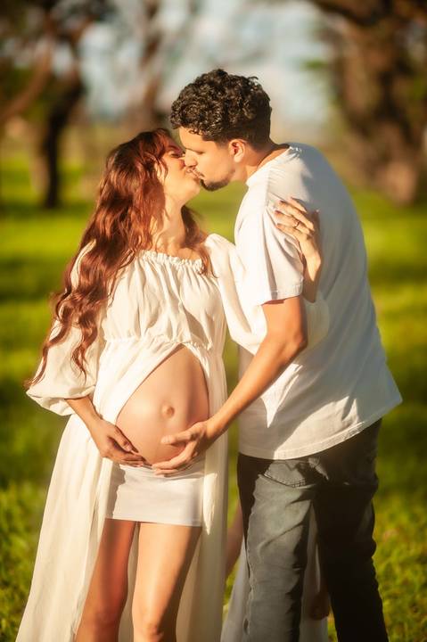 Ensaio de gestante - ensaio fotografico  de gestante  - vestido  brando para gestante '