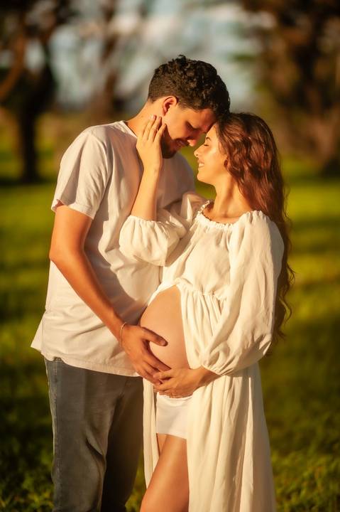 Ensaio de gestante - ensaio fotografico  de gestante  - vestido  brando para gestante '