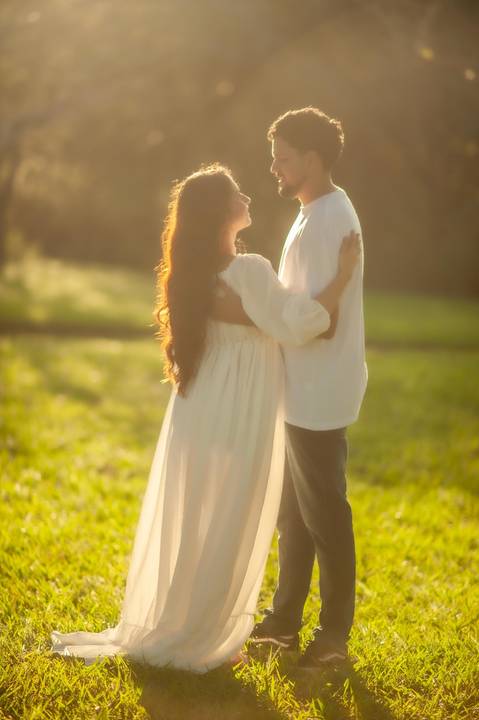 Ensaio de gestante - ensaio fotografico  de gestante  - vestido  brando para gestante '