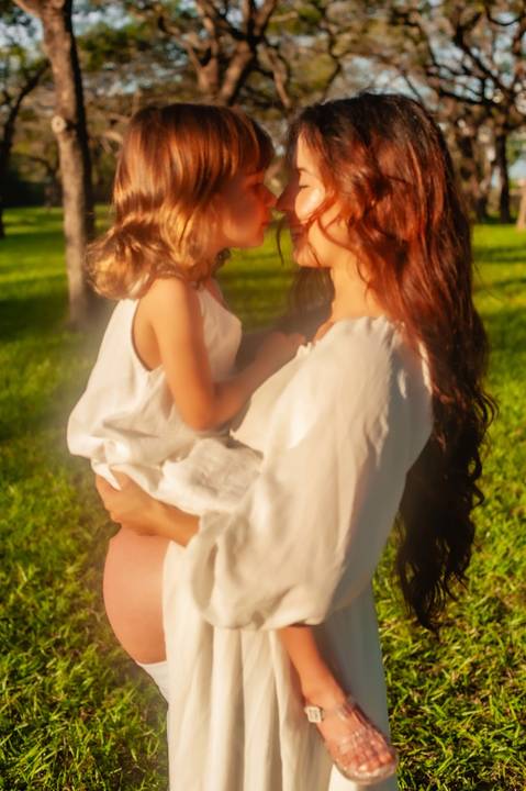Ensaio de gestante - ensaio fotografico  de gestante  - vestido  brando para gestante '