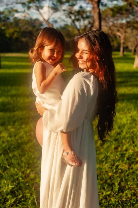 Ensaio de gestante - ensaio fotografico  de gestante  - vestido  brando para gestante '