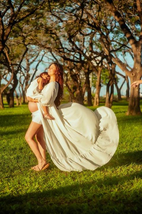 Ensaio de gestante - ensaio fotografico  de gestante  - vestido  brando para gestante '