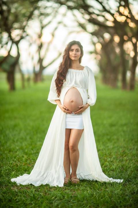 Ensaio de gestante - ensaio fotografico  de gestante  - vestido  brando para gestante '