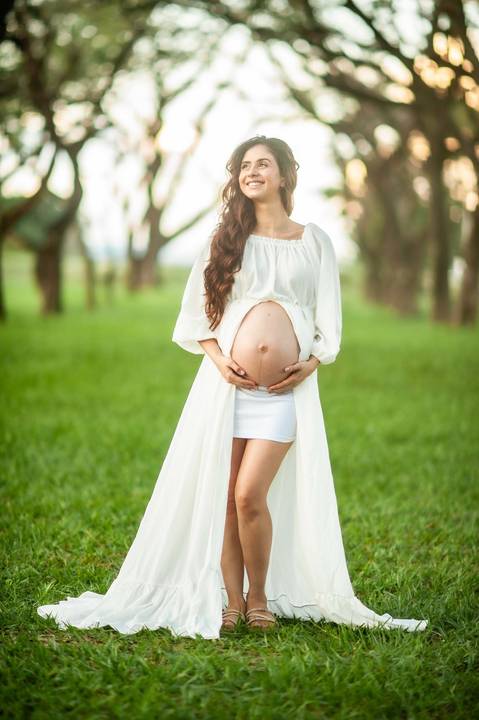Ensaio de gestante - ensaio fotografico  de gestante  - vestido  brando para gestante '
