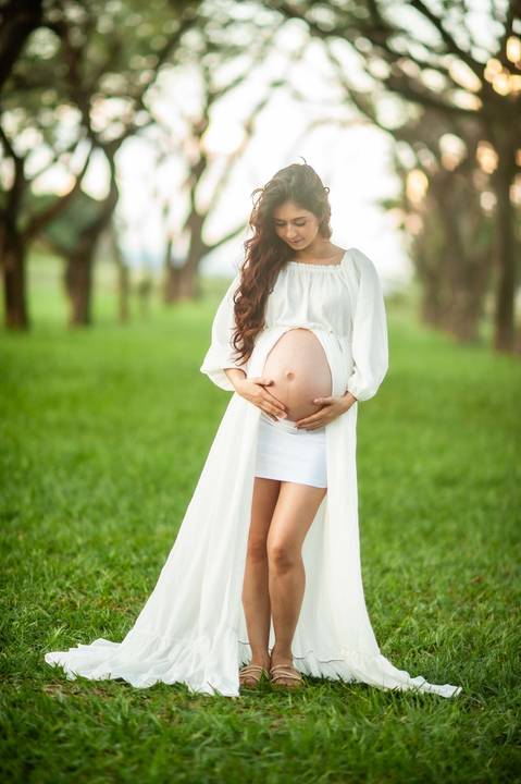 Ensaio de gestante - ensaio fotografico  de gestante  - vestido  brando para gestante '