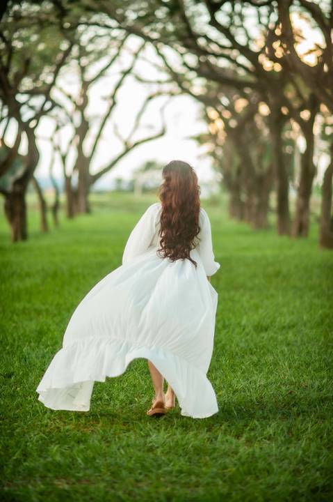 Ensaio de gestante - ensaio fotografico  de gestante  - vestido  brando para gestante '