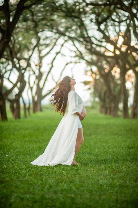 Ensaio de gestante - ensaio fotografico  de gestante  - vestido  brando para gestante '