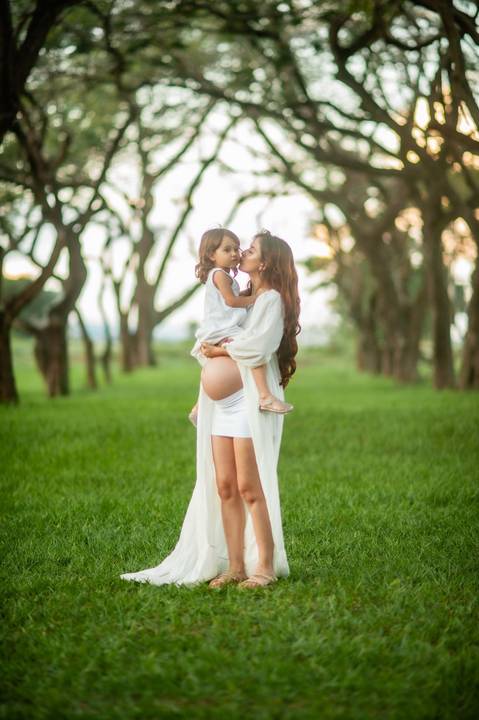 Ensaio de gestante - ensaio fotografico  de gestante  - vestido  brando para gestante '