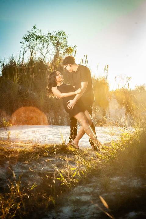 ensaio casal  nas dunas de areia  ensaio fotografico  fim de tarde  '