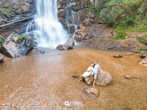 Cachoeira  do tororó  casal ensaio  romântico pre-wedding'