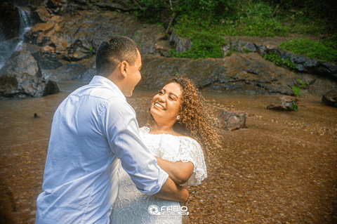 Cachoeira  do tororó  casal ensaio  romântico pre-wedding'