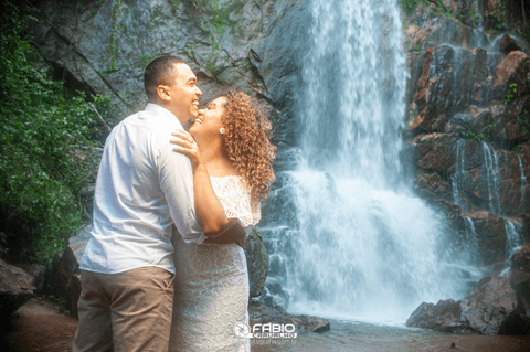 Cachoeira  do tororó  casal ensaio  romântico pre-wedding'