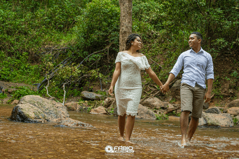 Cachoeira  do tororó  casal ensaio  romântico pre-wedding'