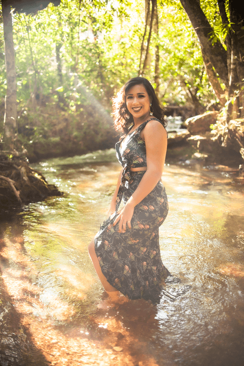 cachoeira do tororó - Leidy - 30 anos - fotografia em rio -  ensaio feminíno - vestido florido - nikon para ensaio fotográfico - mulher brasileira -  fabio carvalho - helenicebernardemake'