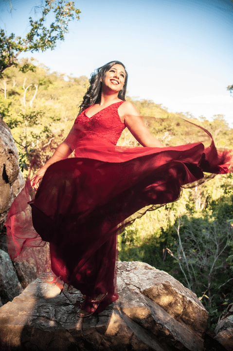 cachoeira do tororó - Leidy - 30 anos - fotografia em rio -  ensaio feminíno - vestido vermelho - nikon para ensaio fotográfico - mulher brasileira -  fabio carvalho - helenicebernardemake'