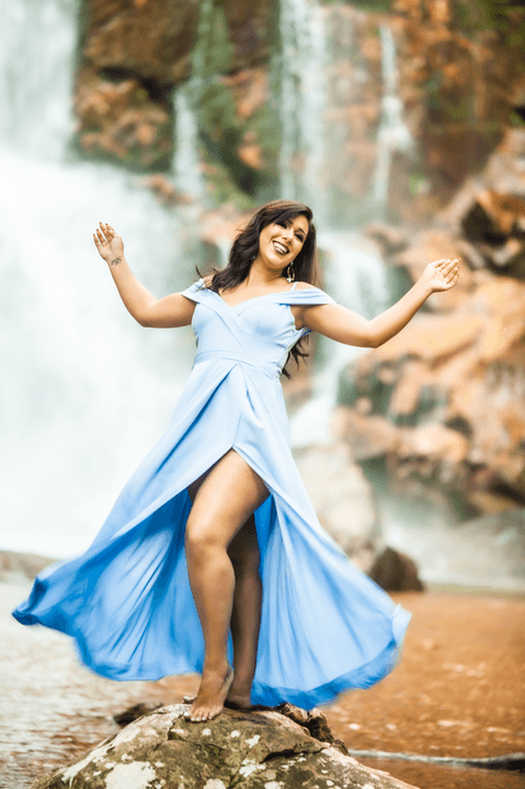 cachoeira do tororó - Leidy - 30 anos - fotografia em rio -  ensaio feminíno - vestido azul - nikon para ensaio fotográfico - mulher brasileira -  fabio carvalho - helenicebernardemake'
