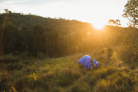 cachoeira do tororó - Leidy - 30 anos - fotografia em rio -  ensaio feminíno - vestido azul - nikon para ensaio fotográfico - mulher brasileira -  fabio carvalho - helenicebernardemake  por do sol  na cachoeira'