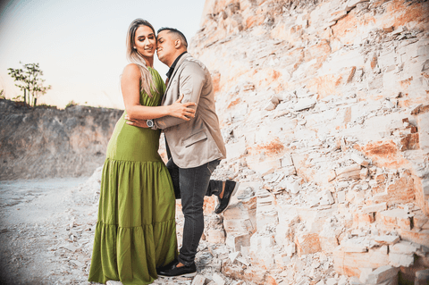 dunas - casal-prewedding-brasilia-samanbaia-drone-dji- foto-aeria-criatividade-vestido-laranja'