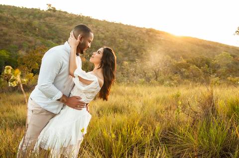 ensaio prewendding - carla e gabrial - casal  na cachoeira - vestido laranja - ensaio de casal - cachoeira - '
