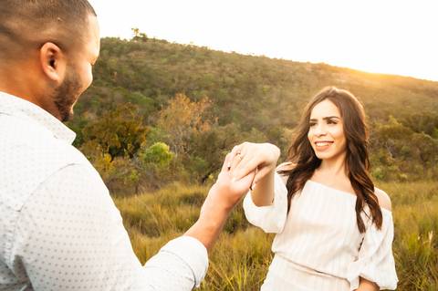 ensaio prewendding - carla e gabrial - casal  na cachoeira - vestido laranja - ensaio de casal - cachoeira - '