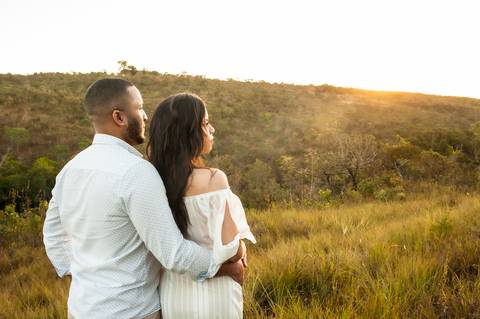ensaio prewendding - carla e gabrial - casal  na cachoeira - vestido laranja - ensaio de casal - cachoeira - '