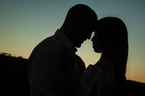 ensaio prewendding - carla e gabrial - casal  na cachoeira - vestido laranja - ensaio de casal - cachoeira - '