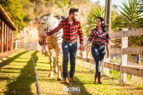 haras do morro - casal - prewedding- casl - brusa xadres e vestido branco - cowtry - ensaio de casal  - casamento '