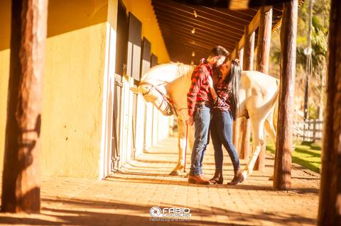 haras do morro - casal - prewedding- casl - brusa xadres e vestido branco - cowtry - ensaio de casal  - casamento '