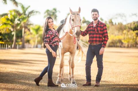 haras do morro - casal - prewedding- casl - brusa xadres e vestido branco - cowtry - ensaio de casal  - casamento '