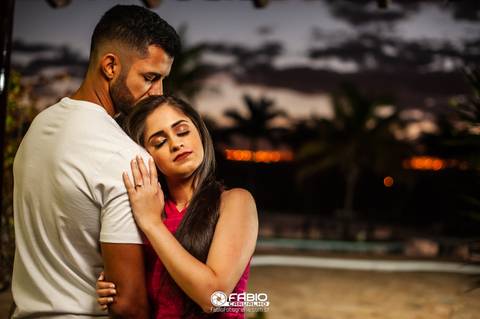 ensaio de casal - préwedding -  ensaio de casal com pinheiros  - haras do morro  - thaliaetiago - vestido laranja  - casal feliz - casamento em brasilia - ensaio de casal  em brasilia  - beira do lago   - pote haras do morro  - fim de tarde '