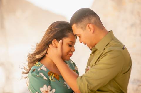 dunas  de areia  - casal - ensaio de casal - pre-weedding - ensaio fotográfico em brasília  - vestido verde- amor na fotografia - '