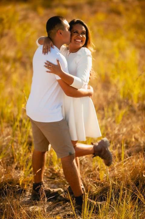 dunas  de areia  - casal - ensaio de casal - pre-weedding - ensaio fotográfico em brasília  - vestido verde- amor na fotografia - '