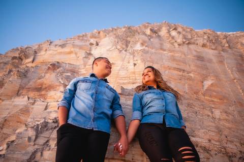 dunas  de areia  - casal - ensaio de casal - pre-weedding - ensaio fotográfico em brasília  - vestido verde- amor na fotografia - '