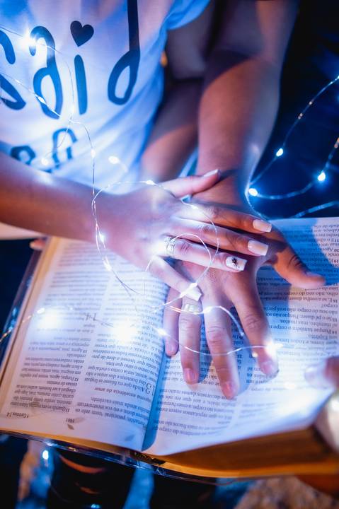 dunas  de areia  - casal - ensaio de casal - pre-weedding - ensaio fotográfico em brasília  - vestido verde- amor na fotografia - '