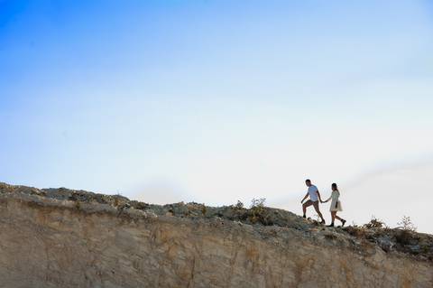 dunas  de areia  - casal - ensaio de casal - pre-weedding - ensaio fotográfico em brasília  - vestido verde- amor na fotografia - '