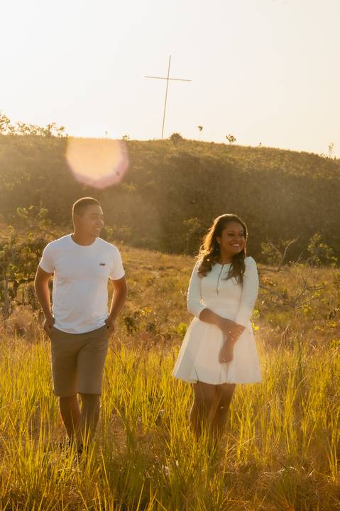 dunas  de areia  - casal - ensaio de casal - pre-weedding - ensaio fotográfico em brasília  - vestido verde- amor na fotografia - '