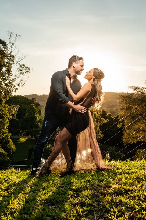 fazenda - fazenda apoena - casal - ensaiodecasal - ensaio apoema - preweddind - Any e Ad - dia de sol  -  ensaio rustico -  por do sol'