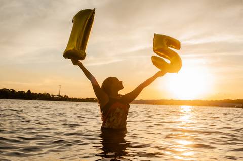 15 anos - debutante eme brasilia - fotografia de debutante - ensiao fotografico de debutante - baloes de 15 anos  lação de 15 ano por so sol - '