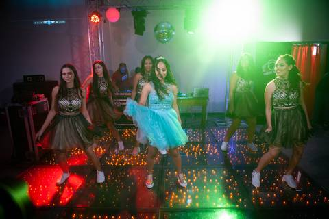 15 anos - festa  15 anos - Alice pais  das maravilhas  - vestido azul - festa de debutante  dança '